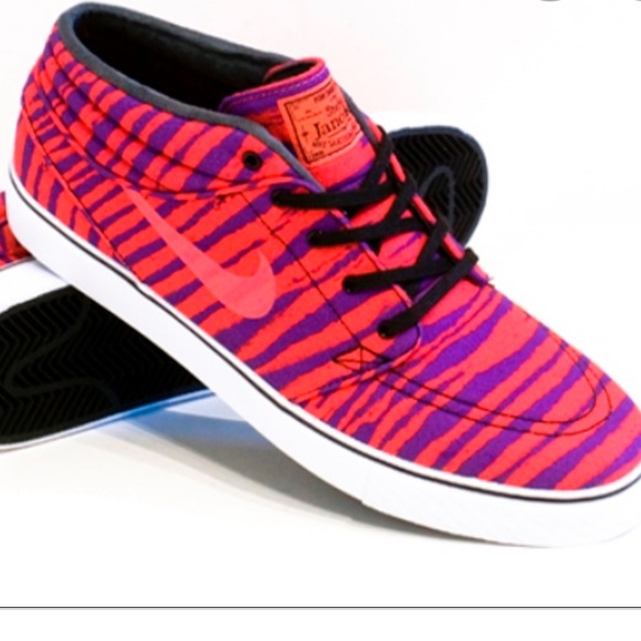 Nike Other - Nike SB Zoom Janoskis Tiger Stripes Mid sneakers